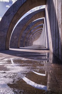 Playing with light in the breakwater by Willemijn Wolthaus