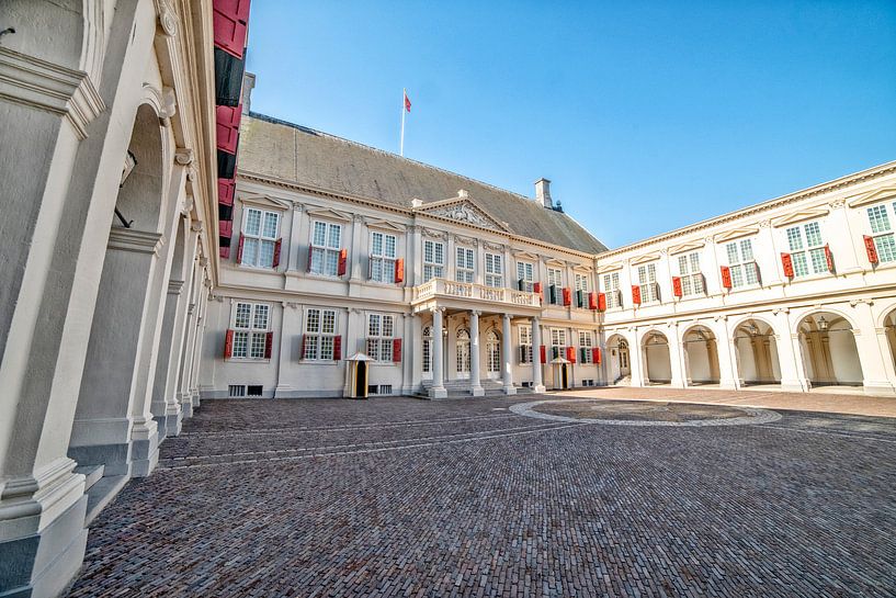 Noordeinde Palace by Michel Groen
