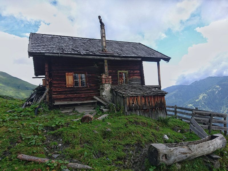 Cabin in the mountains van Michael Swennen