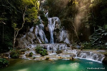 Schilderachtige waterval, Laos. van Ferdinand Mul