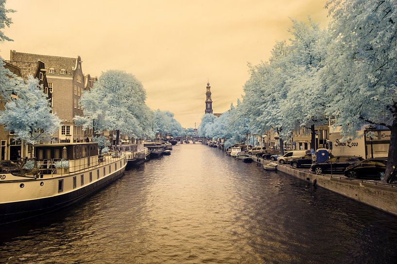 De Amsterdamse Keizersgracht in infrarood 580NM van Arno van der Poel