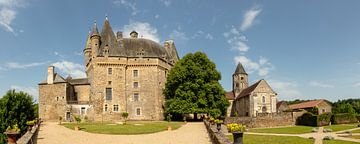Tuinen en kerk van Château de Jumilhac in Dordogne, Frankrijk