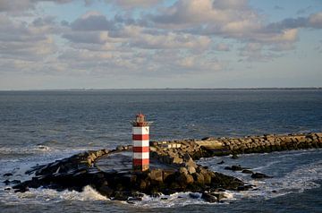 Lichtbaken aan de IJmond bij IJmuiden by Gerda Beekers