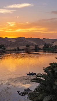 Zonsondergang bij de Nijl in Aswan (Egypte)