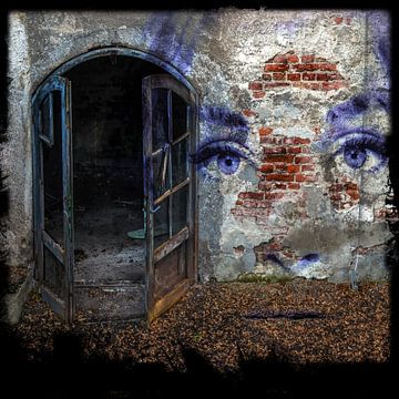 Welcome to the haunted house - the blue face by Christine Nöhmeier