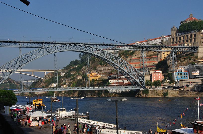 Brug in Porto by Fred van den Brink
