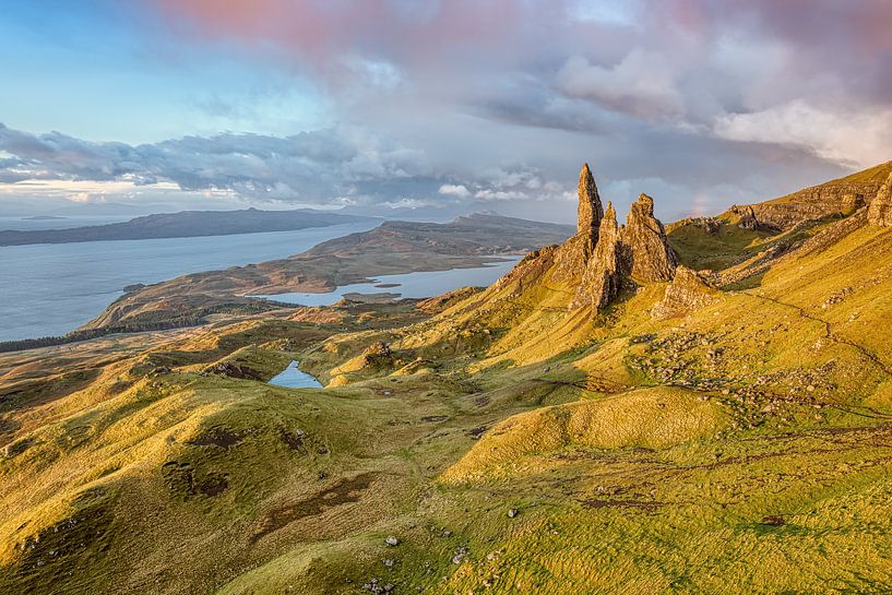 Morgens am Old Man of Storr, Isle of Skye von Michael Valjak