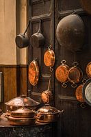 Een bronzen pannen collectie in Fez, Marokko