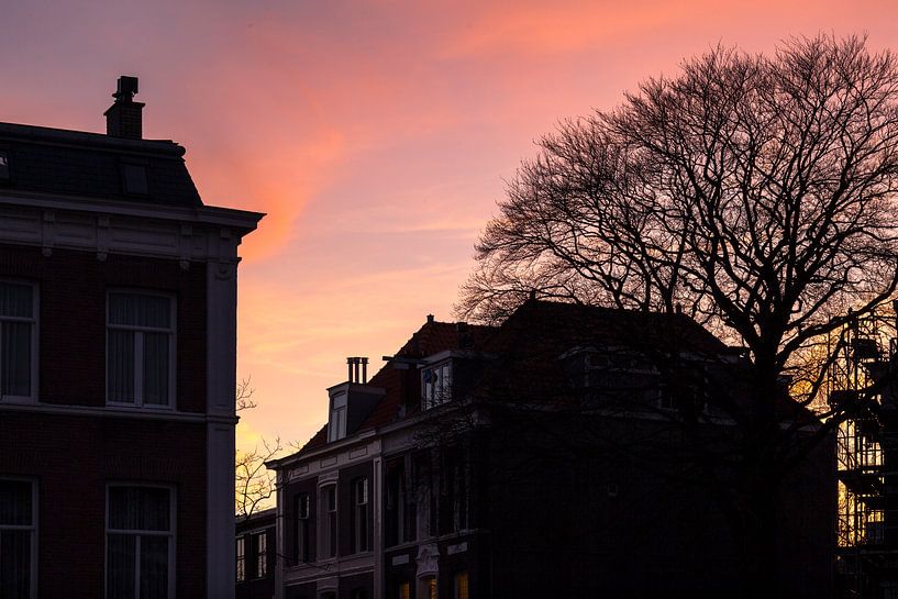 Sunset glow in the Archipelbuurt The Hague by Raoul Suermondt