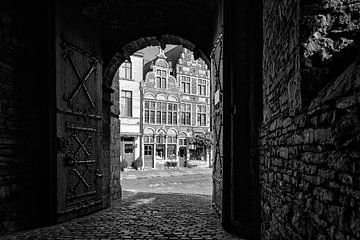 De poort van kasteel Gravensteen in Gent. van Don Fonzarelli