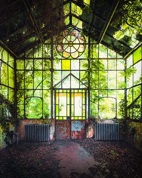 Un conservatoire abandonné dans la forêt. par Roman Robroek - Photos de bâtiments abandonnés