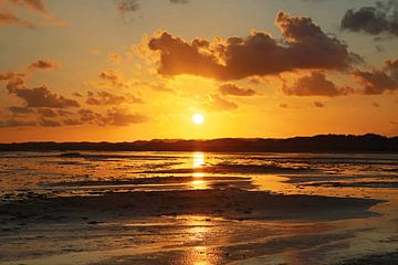 Sunset on the Wadden Sea (terschelling) by Jesse Coljee