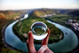 Moselschleife Bremm Upside Down von Johannes Grandmontagne