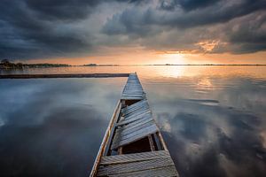 Onweerswolken boven het  Schildmeer, Groningen, The Netherlands van Bas Meelker