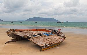 Boat wreck on Con Dao by WeltReisender Magazin