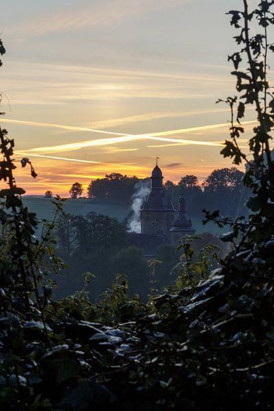 Kasteel Beusdael in de ochtend voor zonsopkomst van Rob Saly