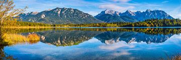 Barmsee en Karwendel van Walter G. Allgöwer
