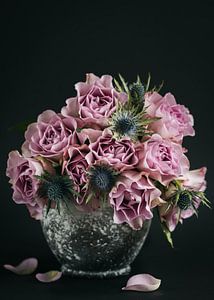 Roses roses dans un vase