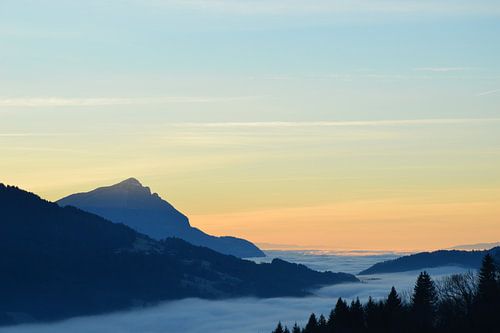 Wolkendek boven het dal