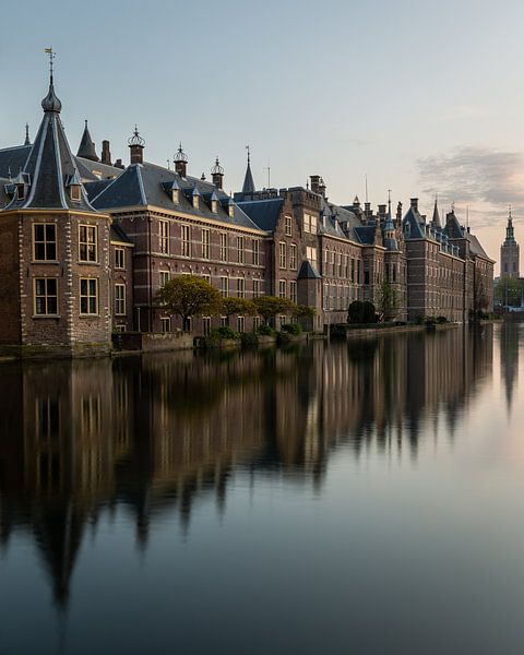 Vertikale Ansicht des Binnenhof (Innenhofs) und des Hofvijver (Gerichtsteichs) in Den Haag von OCEANVOLTA