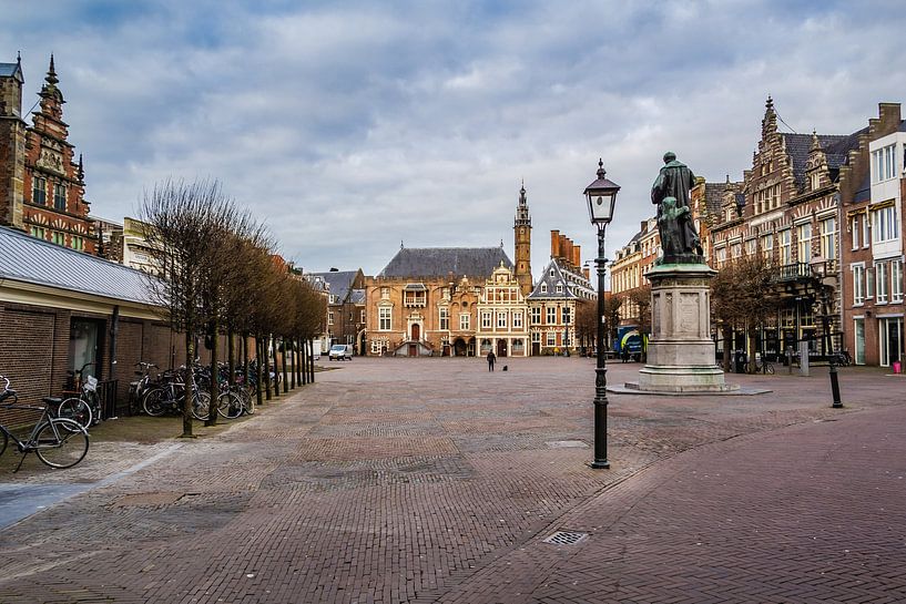Zicht op het stadhuis van Haarlem | stilte van ErikJan Braakman