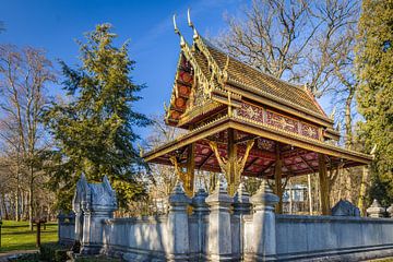 Siamesischer Tempel Thai-Sala im Kurpark von Bad Homburg by Christian Müringer