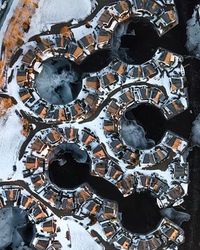 Circular residential area in winter from above von Ewold Kooistra
