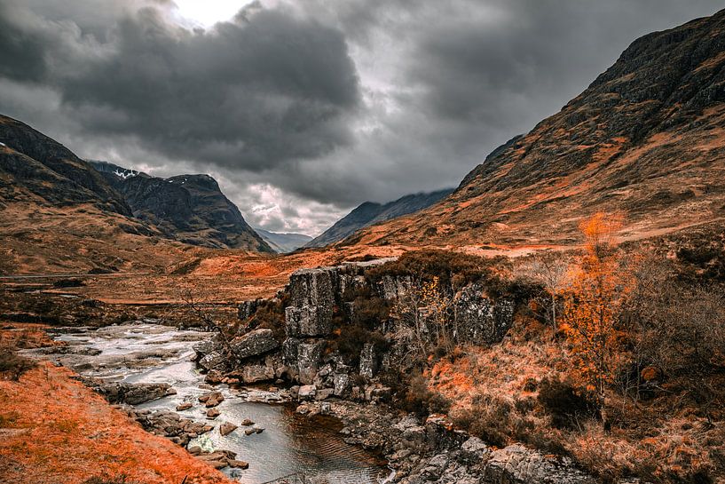 Magical Glen Coe: Fantasievolle Landschaft zur Wanddekoration von Eriks Photoshop