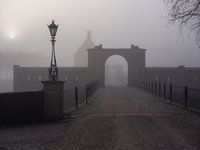 Entrée du château d'Amerongen dans la brume
