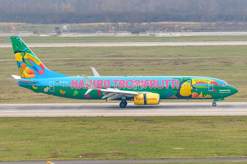 TUIfly Boeing 737 in Haribo Tropifrutti livery. van Jaap van den Berg
