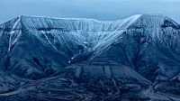 Bergen bij Longyearbyen van Cor de Bruijn thumbnail
