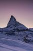 Matterhorn im Dämmerungslicht bei Sonnenuntergang im Winter von Martin Steiner Miniaturansicht