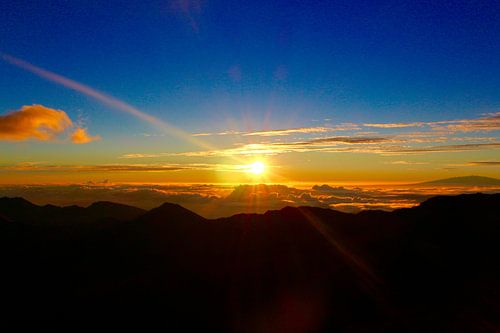 Sonnenaufgang auf dem Haleakala auf Maui, Hawaii van Janina Ballali