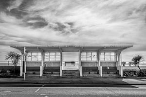 Retro-Buswartehäuschen in Hastings, England, aus dem Film The Great Escaper