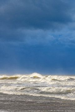 Wellen am Strand der Insel Texel in der Wattenmeerregion von Sjoerd van der Wal