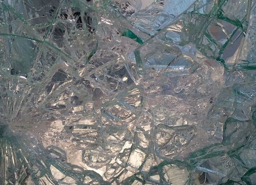 Abstraktion von zerbrochenem Glas: Scherben bringen Glück