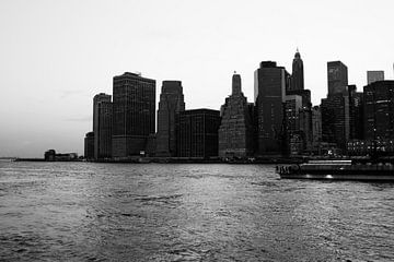 East River skyline New York van Ben Hoedt