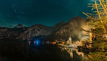 Hallstatt on the lake in Austria by Patrick Groß