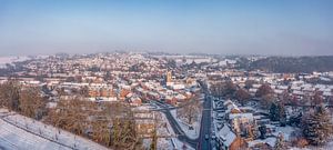 Luftbildpanorama von Simpelveld im Schnee