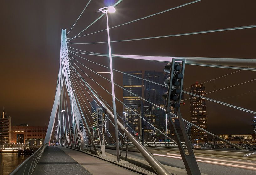 Rotterdamer Erasmusbrücke bei Nacht von HG (Huub) van der Zee