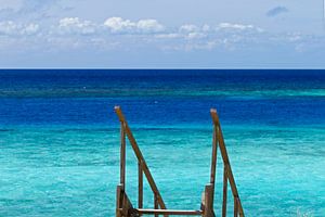 trap naar tropisch strand