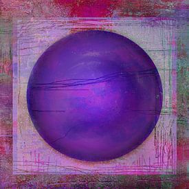 Illusion with circle purple by Claudia Gründler