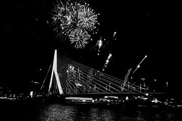 Het Nationale Vuurwerk Erasmusbrug Rotterdam 2015 van Peter Dreuning