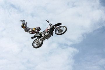 stuntman on a motor cycle jumps by Atelier Liesjes