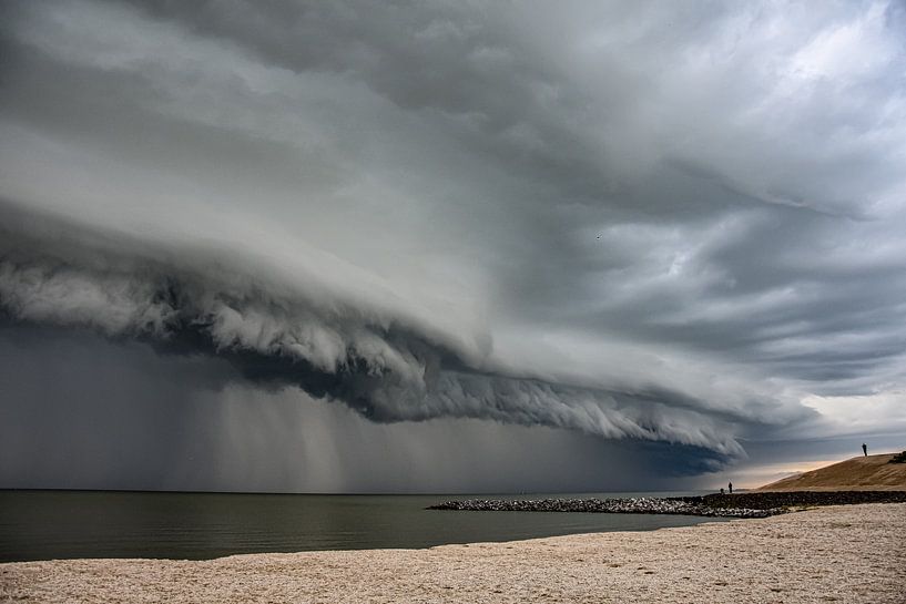 Tempête sur un lac par Hardhills-Chasers