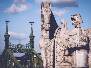 Boedapest - St.Stephan Beeldhouwwerk / Vrijheidsbrug van Alexander Voss