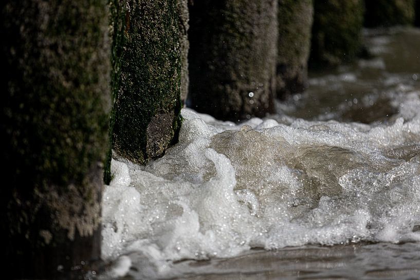 Wave breaks on pilings 2 by Percy's fotografie