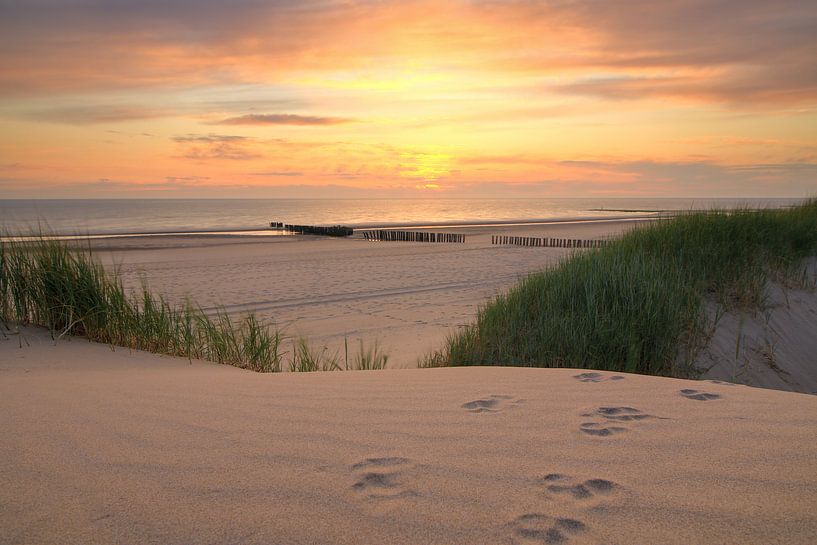 Zonsondergang boven Hollands strand van FotoBob