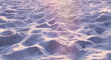 Strandzand bij zonsopgang van Susanne Begert