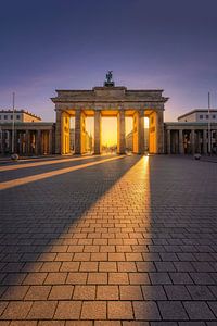 Berlin Porte de Brandebourg Soleil embrassé